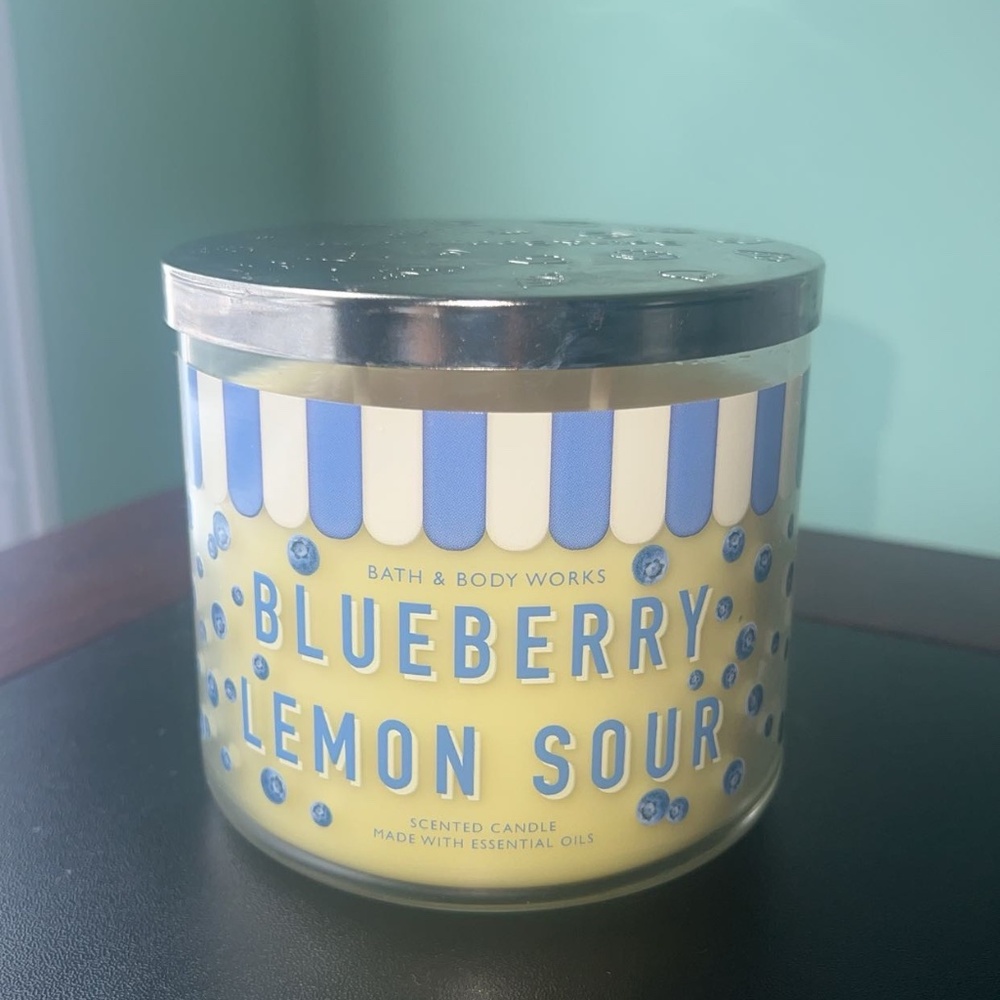 BRAND NEW!!! BATH & BODY WORKS BLUEBERRY LEMON SOUR SCENTED 3 WICK CANDLES
